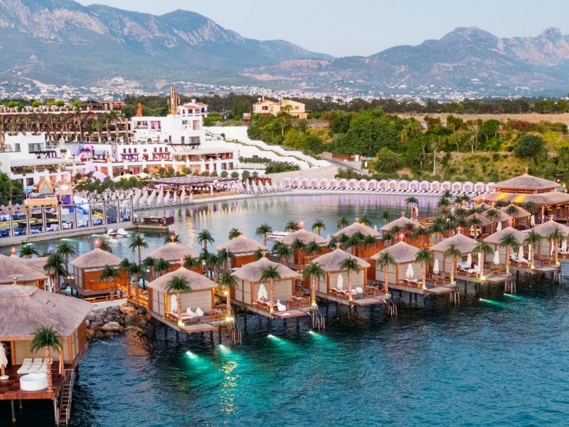 Cratos Premium Hotel