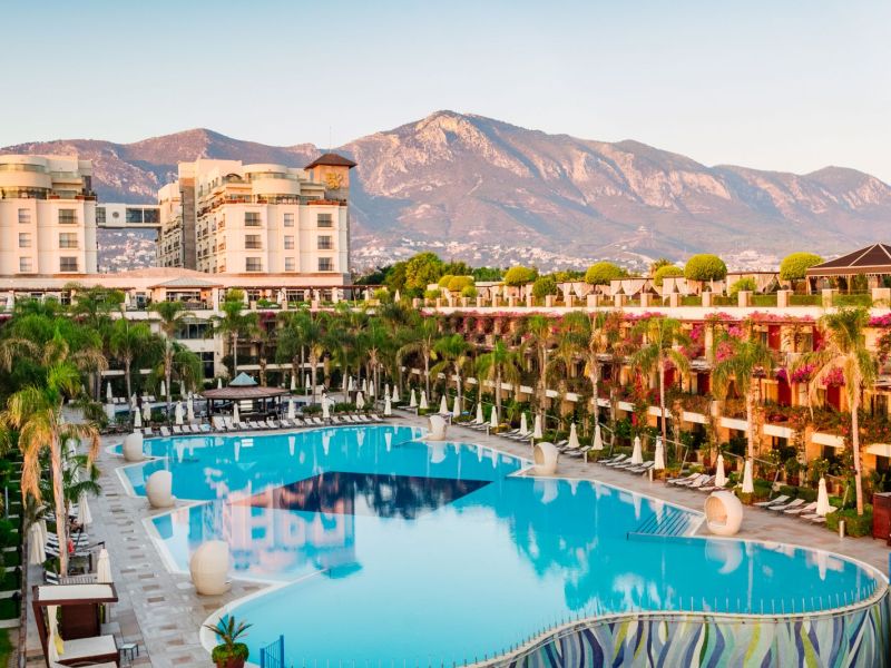 Cratos Premium Hotel