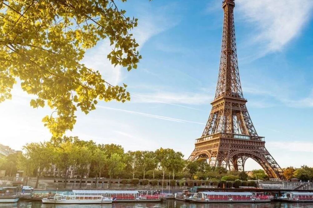 Paris & Disneyland Turu Türk Hava Yolları ile 4 Gece