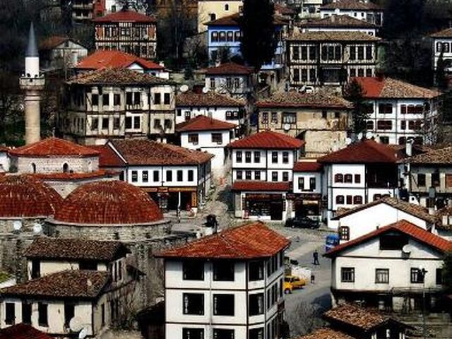  Batı Karadeniz Abant Safranbolu Amasra Turu (1 Gece Konaklamalı)